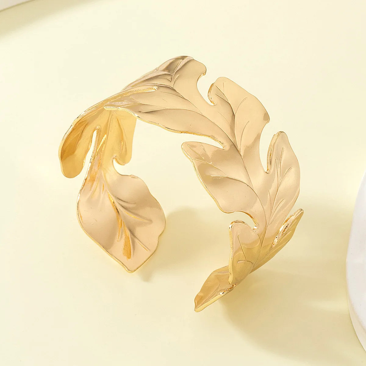 Retro Exaggerated Leaves Open Metal Bracelet